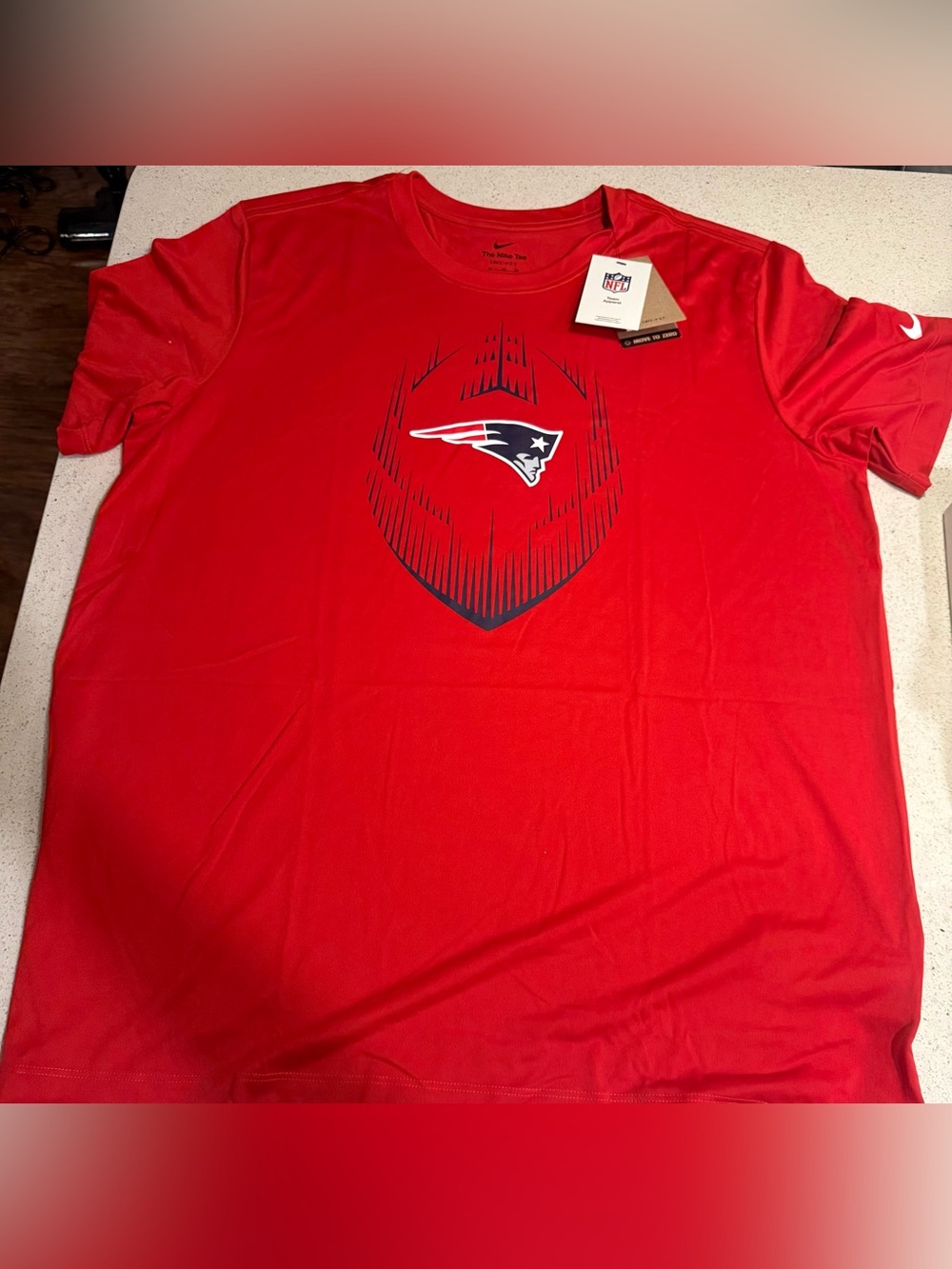 Nike Men’s Red New England Patriots Graphic Short Sleeve Tee